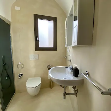 Le Finestre Su Via Roma -