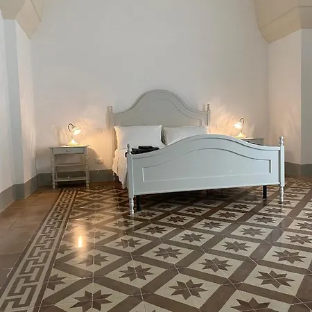 Le Finestre Su Via Roma - *
