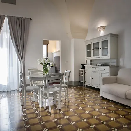 Le Finestre Su Via Roma - Matino